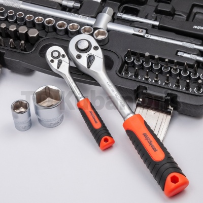 Набор инструментов AV Steel 82 предмета, 1/4", 1/2", профессиональный AV-011082